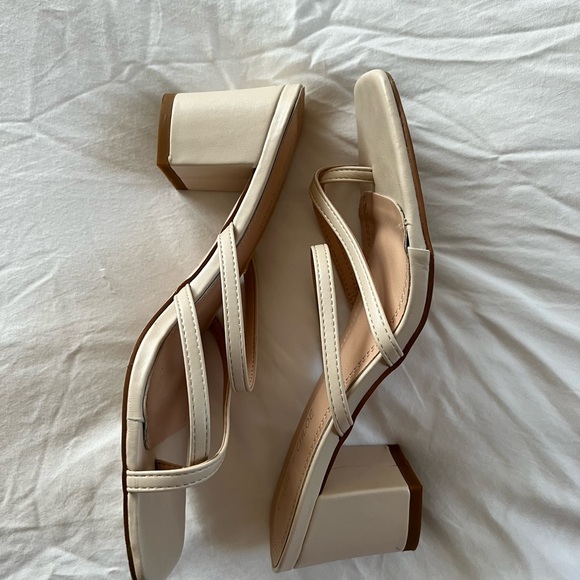 Chase & Chloe Nude Chunky Heel - Picture 3 of 4